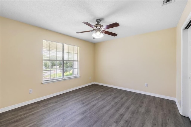 unfurnished room featuring dark wood-type flooring, a textured ceiling, and ceiling fan