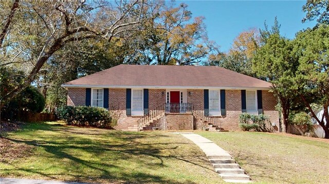 ranch-style house featuring brick siding and a front lawn
