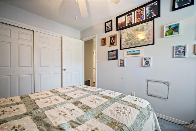 bedroom with a closet, ceiling fan, a textured ceiling, and carpet floors