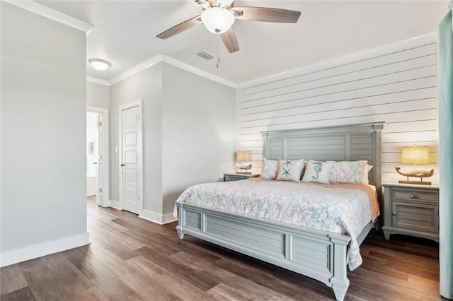 bedroom featuring crown molding, dark hardwood / wood-style floors, and ceiling fan