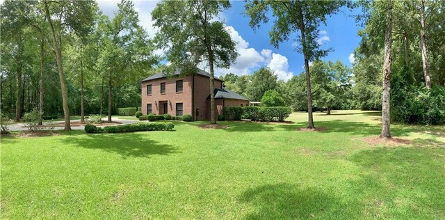 view of front facade featuring a garage, a front yard, and an outbuilding