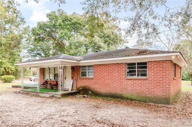 single story home featuring a porch