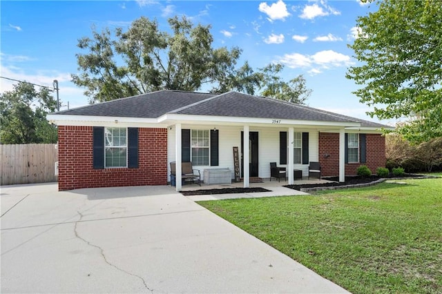 single story home featuring a front yard and a porch