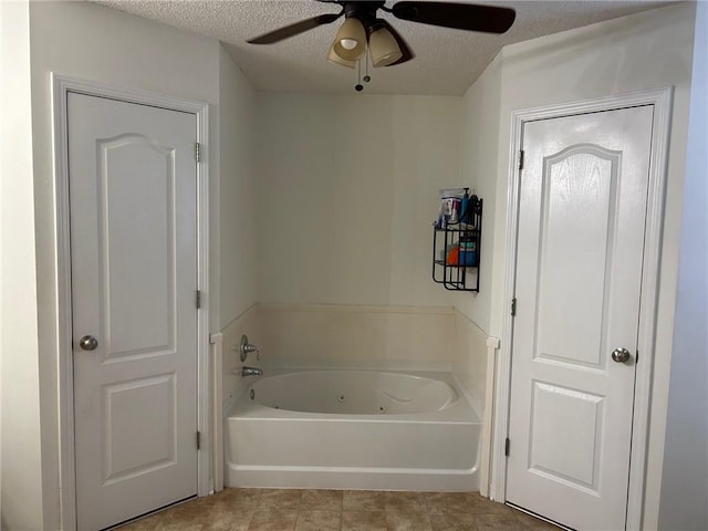 bathroom featuring a textured ceiling, a tub, and ceiling fan