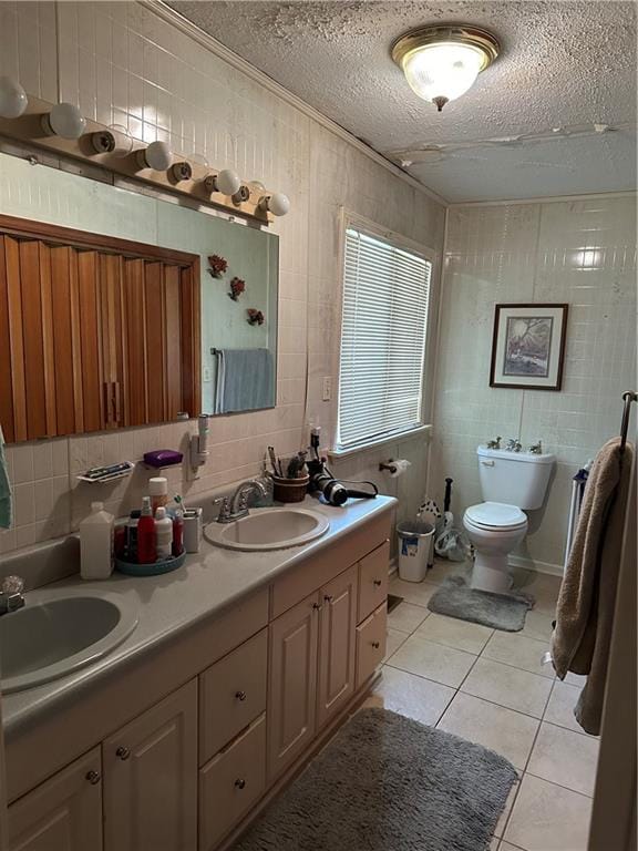 bathroom with a textured ceiling, backsplash, dual vanity, and toilet