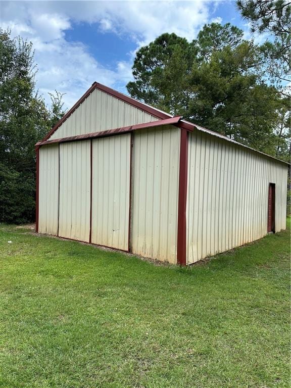 view of outdoor structure featuring a lawn