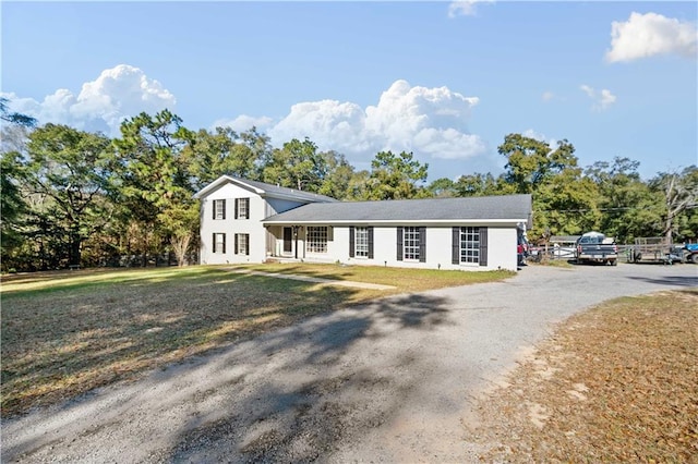 view of front of property with a front yard