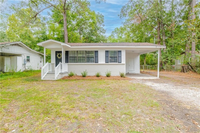 view of front of home with a front lawn and a carport