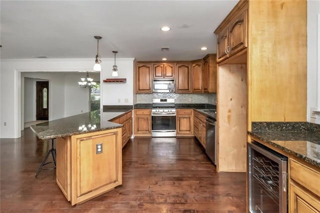 kitchen featuring stainless steel appliances, wine cooler, a peninsula, a chandelier, and dark stone counters