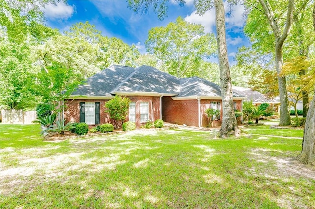 ranch-style home featuring a front lawn