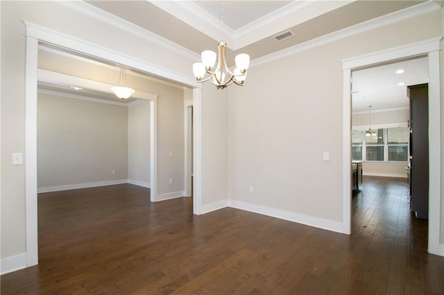 empty room with visible vents, a notable chandelier, dark wood finished floors, and ornamental molding