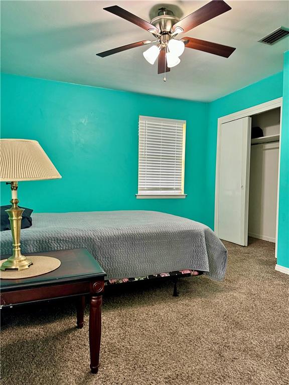 bedroom featuring carpet, a closet, and ceiling fan