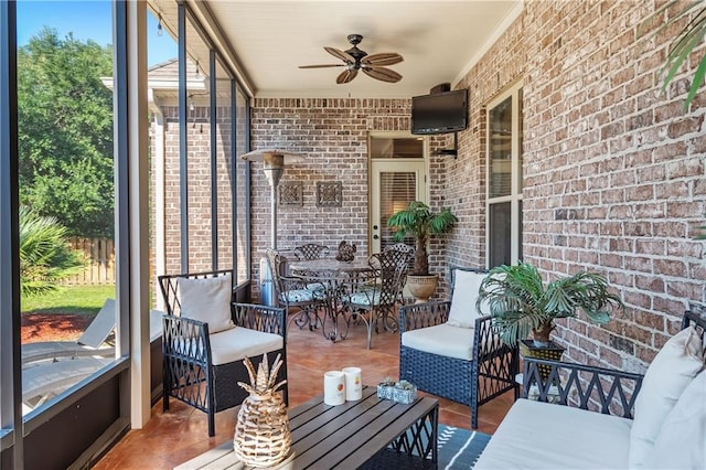 sunroom with ceiling fan