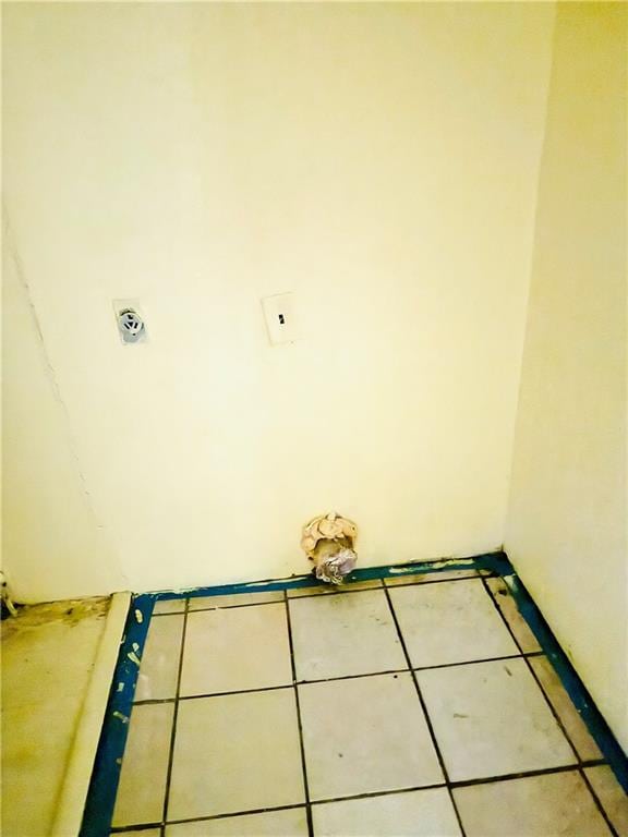 clothes washing area featuring tile patterned flooring