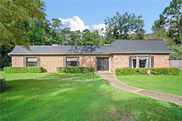 single story home featuring a front yard