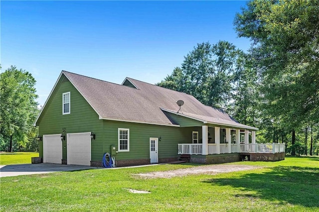 8255A Dixon Rd, Bay Minette, AL 36507 - view of side of property with covered porch, driveway, a yard, and roof with shingles