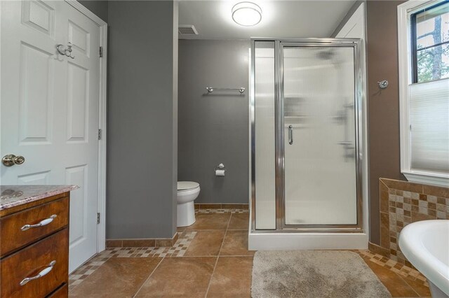 9075 Hamm Cir, Wilmer, AL 36587 - bathroom featuring a stall shower, toilet, baseboards, and a tub