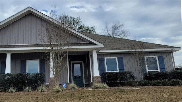 view of front of property with a front lawn