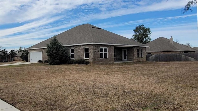 view of front facade with a garage and a front yard