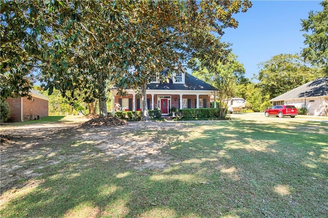 view of front facade with a front lawn