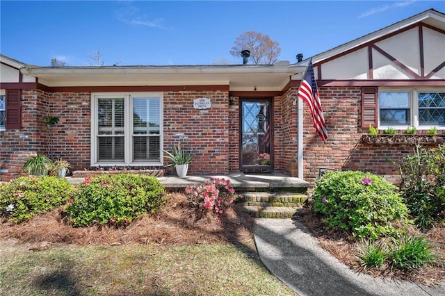 view of front facade featuring brick siding