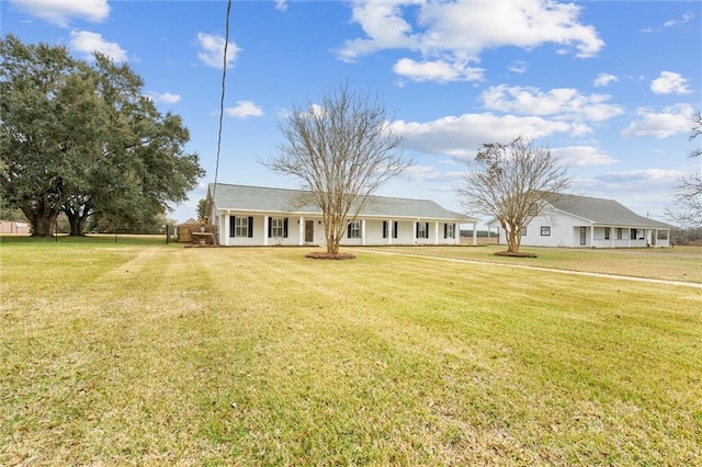 single story home featuring a front lawn