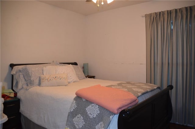 bedroom featuring ceiling fan