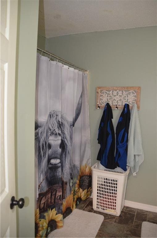 full bathroom featuring baseboards