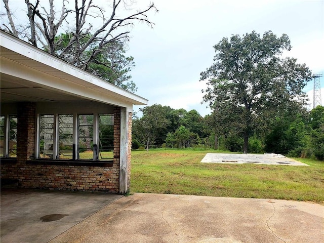 view of yard with a patio