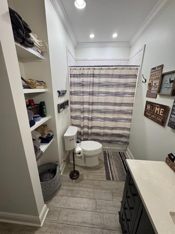 5541 Riverwood Lndg, Theodore, AL 36582 - bathroom featuring crown molding, curtained shower, vanity, wood finished floors, and recessed lighting