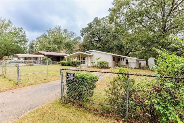 ranch-style home featuring a front yard