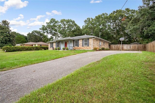 5175 Somerset Dr W, Mobile, AL 36619 - ranch-style home with covered porch and driveway