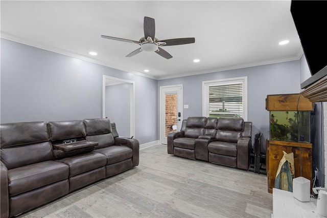 living room featuring recessed lighting, wood finished floors, a ceiling fan, and crown molding