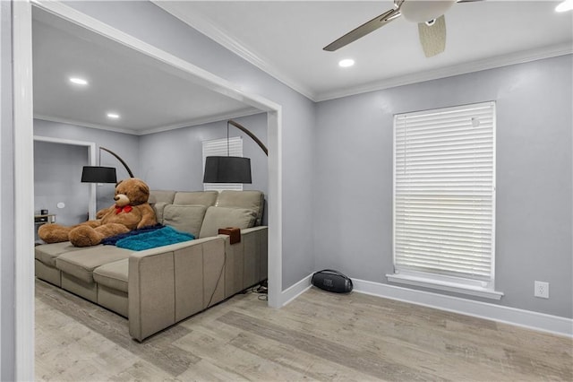 living area featuring recessed lighting, wood finished floors, a ceiling fan, baseboards, and crown molding