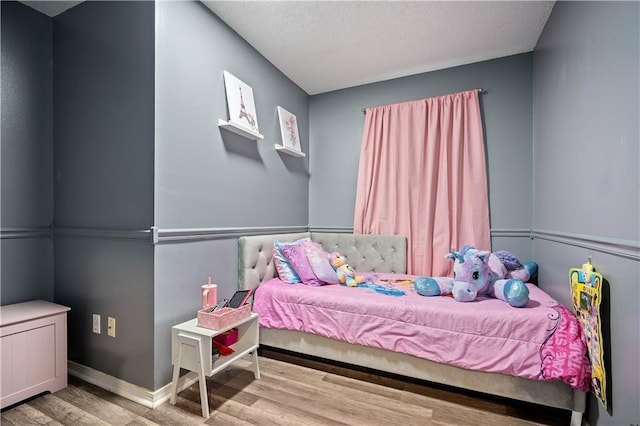 2017 Knollwood Dr, Mobile, AL 36609 - bedroom featuring wood finished floors and baseboards