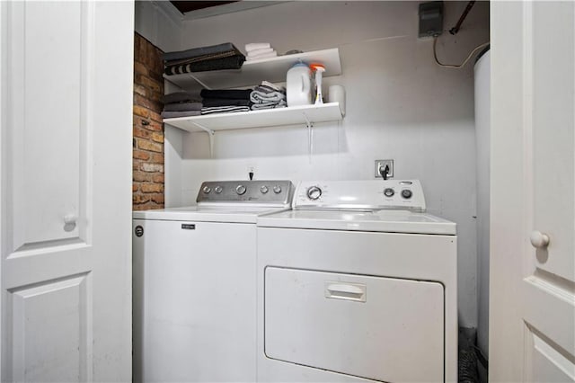 2017 Knollwood Dr, Mobile, AL 36609 - laundry room featuring washing machine and dryer