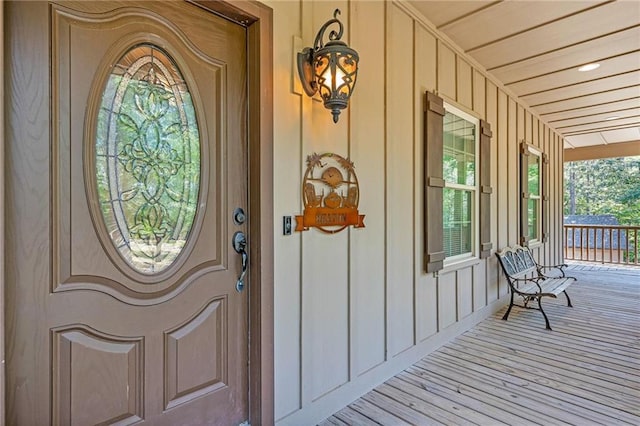 doorway to property with covered porch