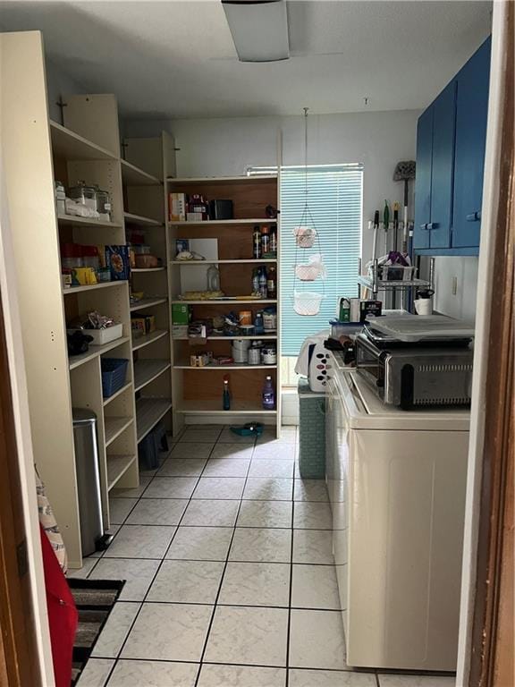 2618 Diberville Dr N, Mobile, AL 36695 - laundry area featuring washing machine and dryer and light tile patterned floors