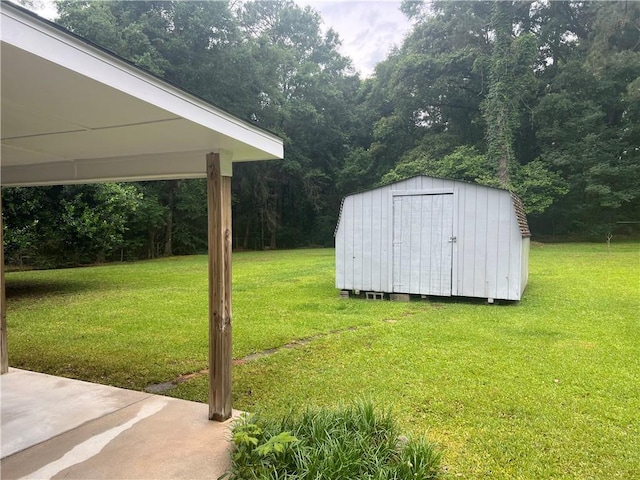 2618 Diberville Dr N, Mobile, AL 36695 - view of grassy yard with a forest view