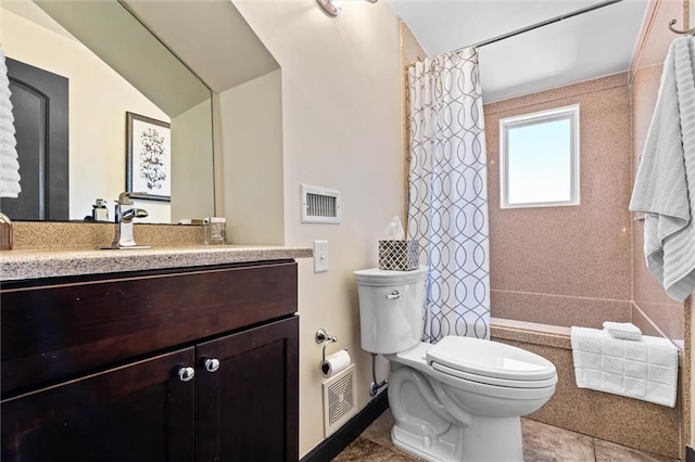 full bath featuring vanity, a shower with shower curtain, toilet, and visible vents