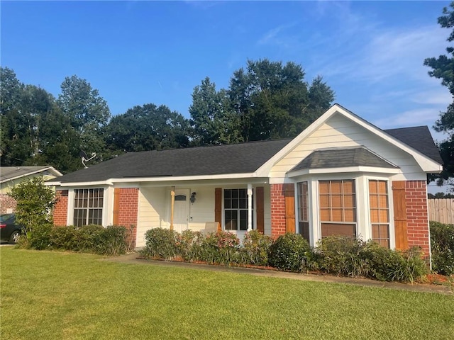 single story home featuring a front yard