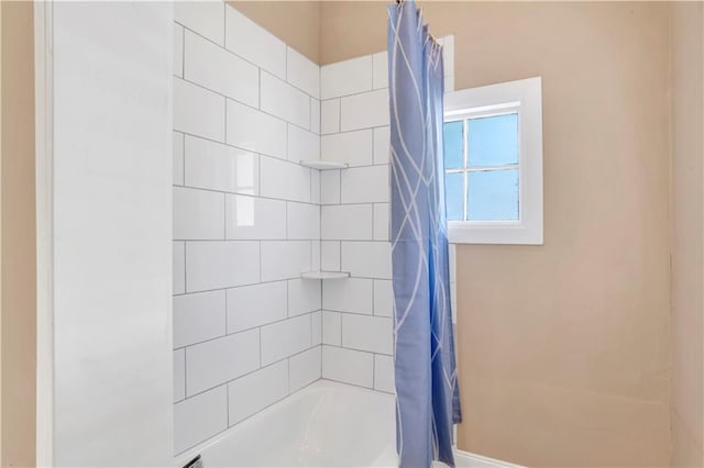 bathroom featuring shower / bath combo