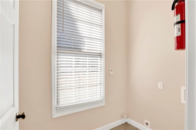 laundry area with light tile patterned flooring and electric dryer hookup