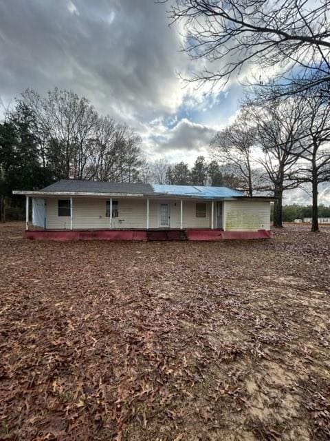 view of front of property