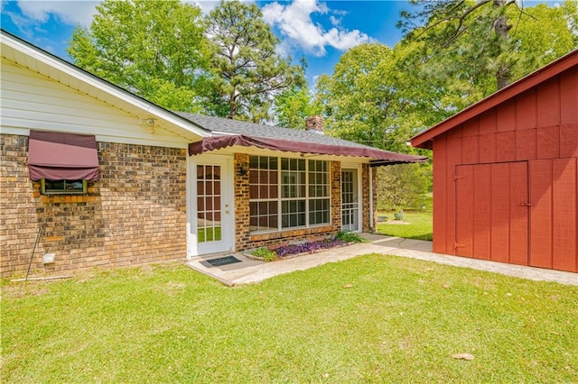 back of house featuring a yard