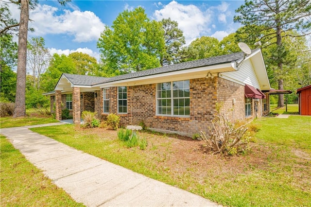 ranch-style house featuring a front lawn