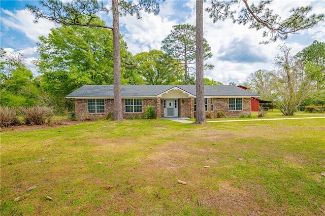 single story home with a front yard