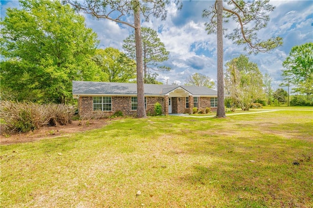 single story home with a front yard