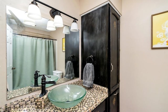 bathroom with vanity