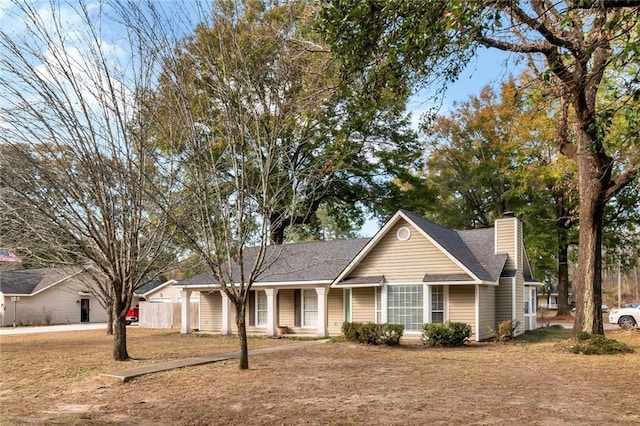 single story home featuring a front yard